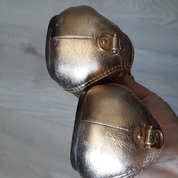 Burberry gold open toed flats - Picture 4 of 8
